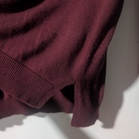 Express | Deep V Contrasting Sweater In Red/Burgundy - Picture 6 of 12